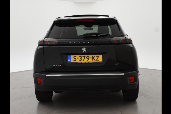 Peugeot e-2008 EV GT 50 kWh 3-FASE + ADAPTIVE CRUISE | PANORAMA | STOELVERW. | 18 INCH | 92% SOH | LEDER/ALCANTARA