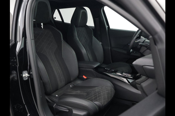 Peugeot e-2008 EV GT 50 kWh 3-FASE + ADAPTIVE CRUISE | PANORAMA | STOELVERW. | 18 INCH | 92% SOH | LEDER/ALCANTARA