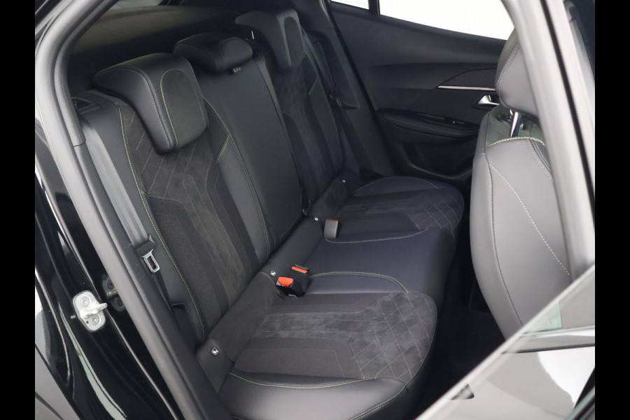 Peugeot e-2008 EV GT 50 kWh 3-FASE + ADAPTIVE CRUISE | PANORAMA | STOELVERW. | 18 INCH | 92% SOH | LEDER/ALCANTARA