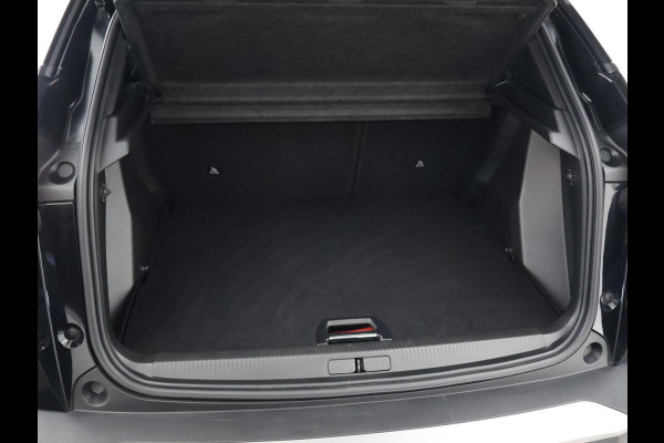 Peugeot e-2008 EV GT 50 kWh 3-FASE + ADAPTIVE CRUISE | PANORAMA | STOELVERW. | 18 INCH | 92% SOH | LEDER/ALCANTARA