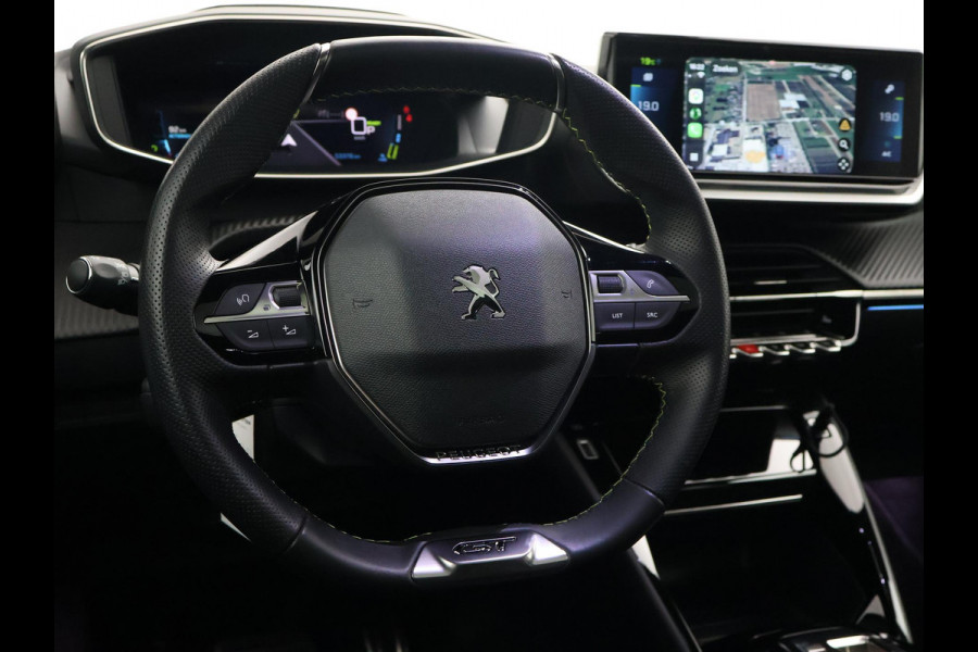 Peugeot e-2008 EV GT 50 kWh 3-FASE + ADAPTIVE CRUISE | PANORAMA | STOELVERW. | 18 INCH | 92% SOH | LEDER/ALCANTARA