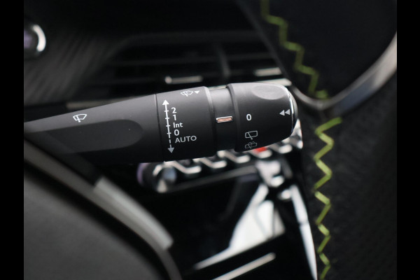 Peugeot e-2008 EV GT 50 kWh 3-FASE + ADAPTIVE CRUISE | PANORAMA | STOELVERW. | 18 INCH | 92% SOH | LEDER/ALCANTARA