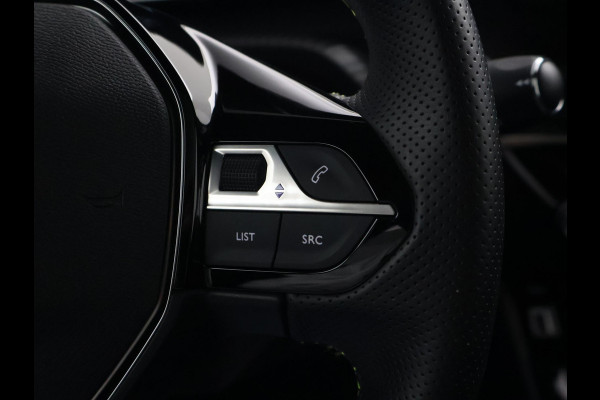 Peugeot e-2008 EV GT 50 kWh 3-FASE + ADAPTIVE CRUISE | PANORAMA | STOELVERW. | 18 INCH | 92% SOH | LEDER/ALCANTARA
