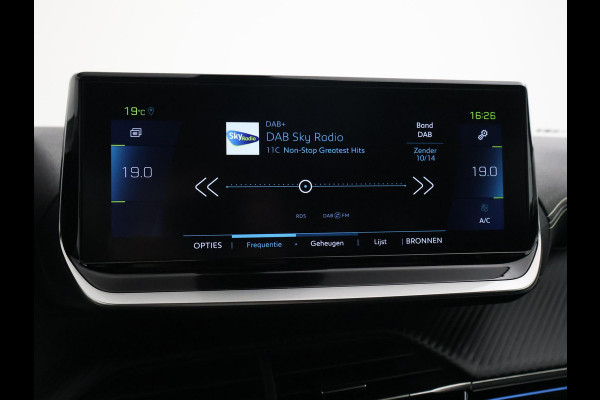 Peugeot e-2008 EV GT 50 kWh 3-FASE + ADAPTIVE CRUISE | PANORAMA | STOELVERW. | 18 INCH | 92% SOH | LEDER/ALCANTARA