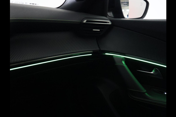 Peugeot e-2008 EV GT 50 kWh 3-FASE + ADAPTIVE CRUISE | PANORAMA | STOELVERW. | 18 INCH | 92% SOH | LEDER/ALCANTARA