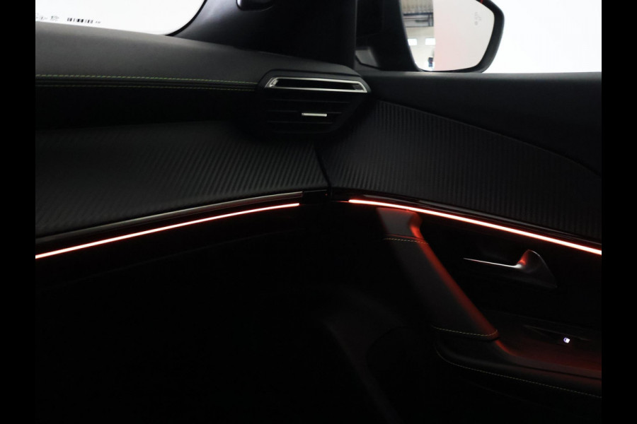 Peugeot e-2008 EV GT 50 kWh 3-FASE + ADAPTIVE CRUISE | PANORAMA | STOELVERW. | 18 INCH | 92% SOH | LEDER/ALCANTARA