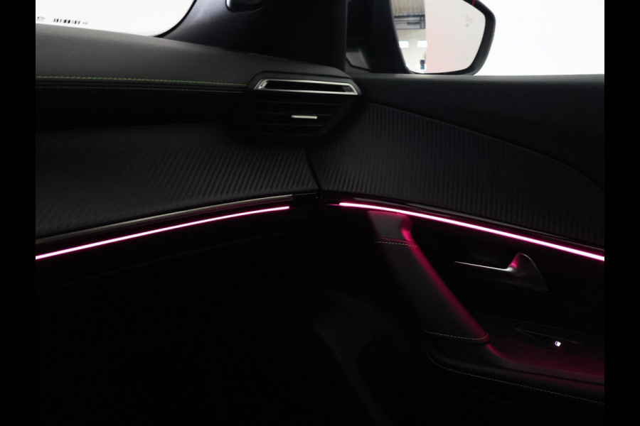 Peugeot e-2008 EV GT 50 kWh 3-FASE + ADAPTIVE CRUISE | PANORAMA | STOELVERW. | 18 INCH | 92% SOH | LEDER/ALCANTARA