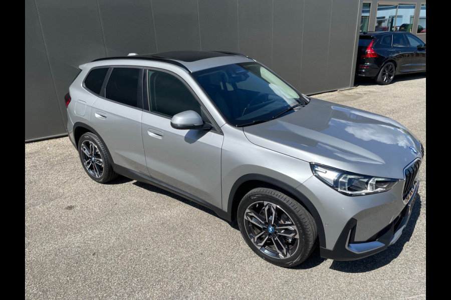 BMW X1 XDrive25e 1ste Eig Dealer onderhouden Vol in de opties zie advertentie.