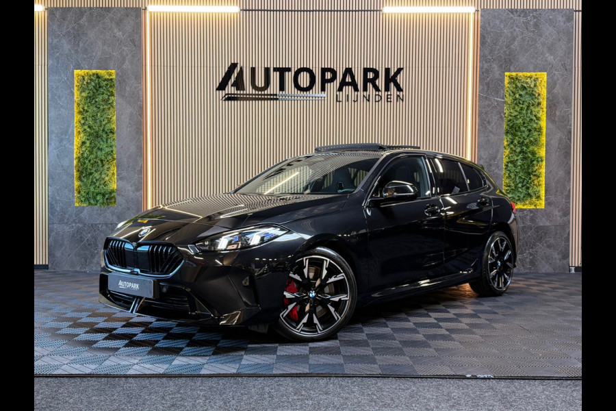 BMW 1-serie 120 M Sport Pro PANO|FABRIEKSGARANTIE|HARMAN KARDON|DEALER ONDERHOUDEN|KEYLESS|CARPLAY|CAMERA|SFEERVERL|19INCH|BOMVOL!