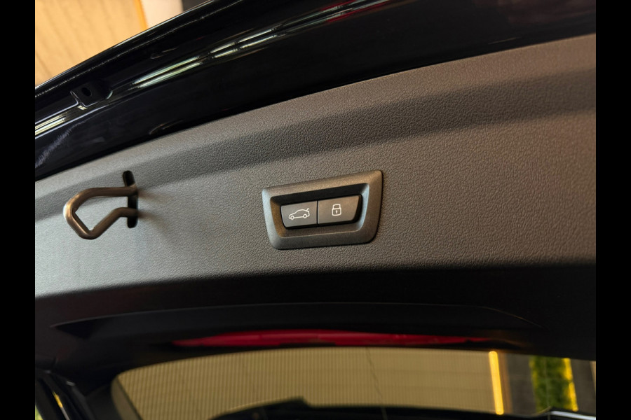 BMW 1-serie 120 M Sport Pro PANO|FABRIEKSGARANTIE|HARMAN KARDON|DEALER ONDERHOUDEN|KEYLESS|CARPLAY|CAMERA|SFEERVERL|19INCH|BOMVOL!