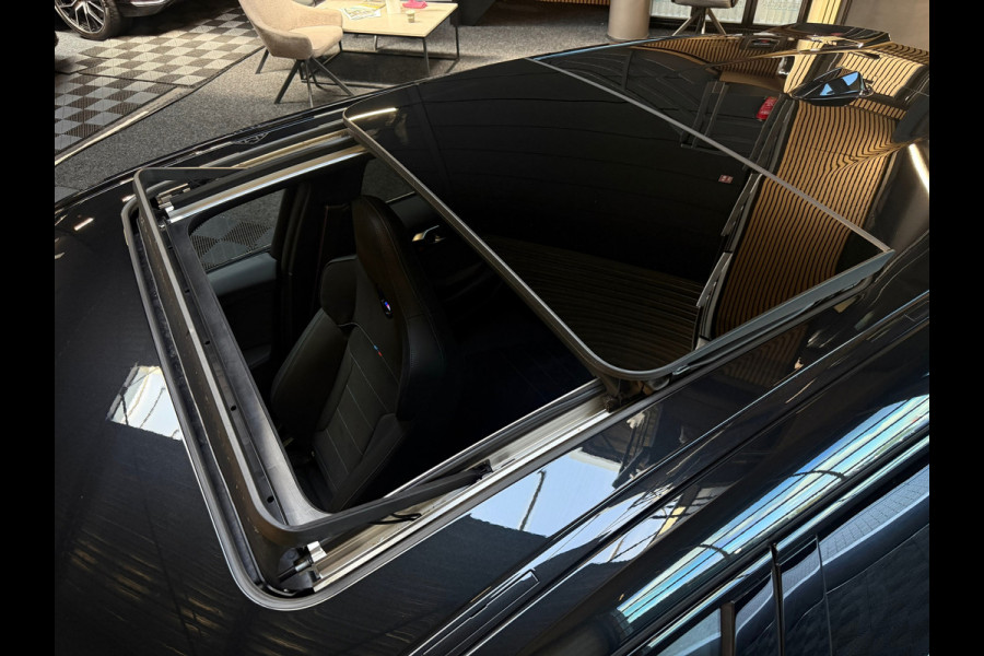 BMW 1-serie 120 M Sport Pro PANO|FABRIEKSGARANTIE|HARMAN KARDON|DEALER ONDERHOUDEN|KEYLESS|CARPLAY|CAMERA|SFEERVERL|19INCH|BOMVOL!