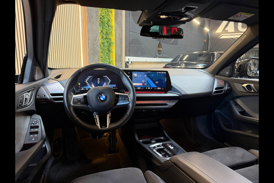 BMW 1-serie 120 M Sport Pro PANO|FABRIEKSGARANTIE|HARMAN KARDON|DEALER ONDERHOUDEN|KEYLESS|CARPLAY|CAMERA|SFEERVERL|19INCH|BOMVOL!