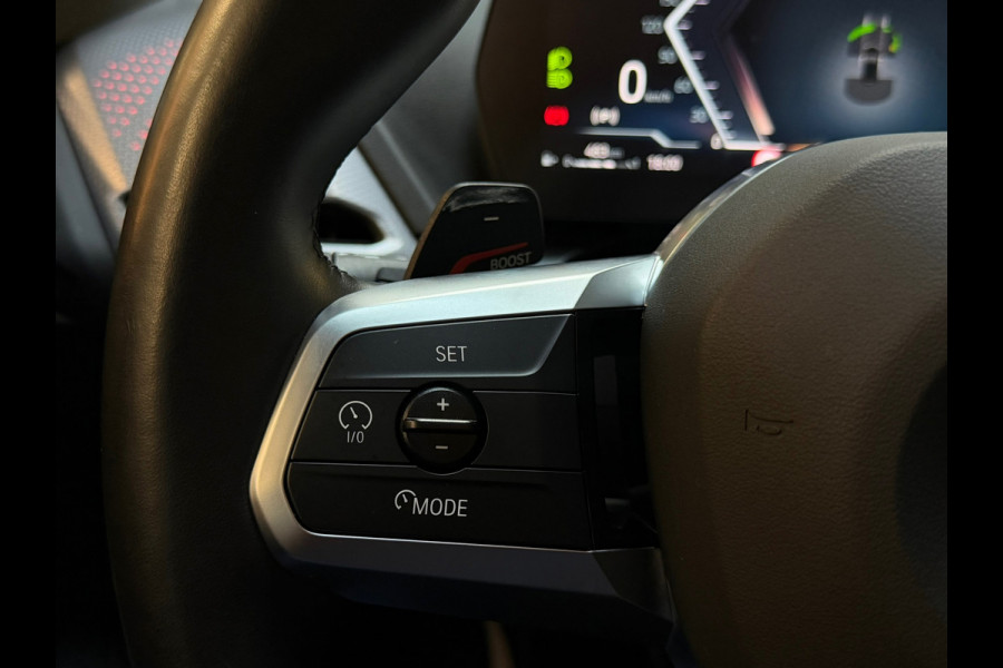 BMW 1-serie 120 M Sport Pro PANO|FABRIEKSGARANTIE|HARMAN KARDON|DEALER ONDERHOUDEN|KEYLESS|CARPLAY|CAMERA|SFEERVERL|19INCH|BOMVOL!