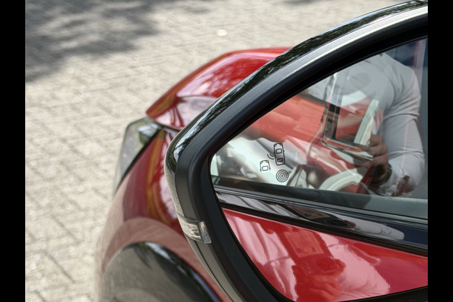 Peugeot e-208 EV GT 51 kWh / Carplay / Camera V+A / Keyless / Snellader /