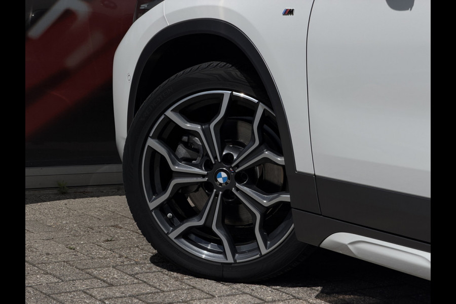BMW X2 SDrive20i High Executive / Automaat / 19'' LM / Camera / Trekhaak (1.800KG) / M pakket /