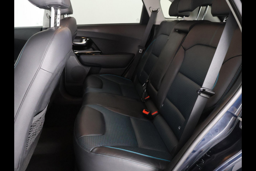 Kia e-Niro EXECUTIVE 64kWh 3 FASE ACCU SOH100% GARANTIE 2031* STOEL & STUUR VERWARMING. NAVIGATIE . PDC V+A