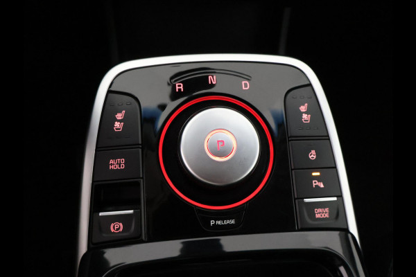 Kia e-Niro EXECUTIVE 64kWh 3 FASE ACCU SOH100% GARANTIE 2031* STOEL & STUUR VERWARMING. NAVIGATIE . PDC V+A