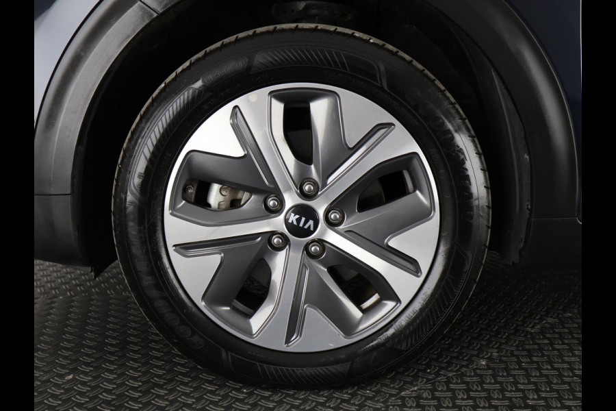 Kia e-Niro EXECUTIVE 64kWh 3 FASE ACCU SOH100% GARANTIE 2031* STOEL & STUUR VERWARMING. NAVIGATIE . PDC V+A