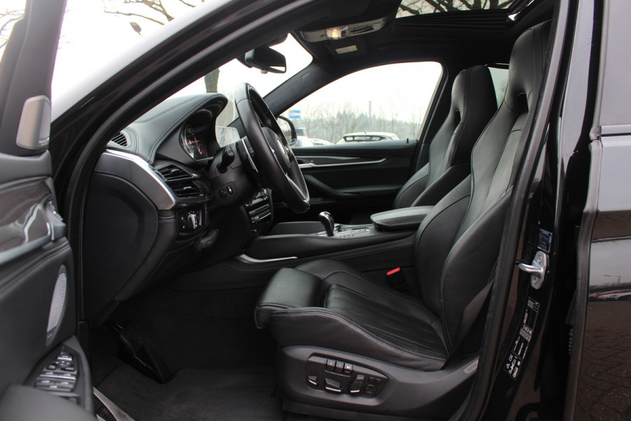 BMW X6 M / NL Auto! / Full option! / Trekhaak / Schuifdak / 360Camera / Carbon intr. / B&O / Softclose / Leder / 21'' / Standkachel / Entertainment System / Luchtvering / Stoelventilatie