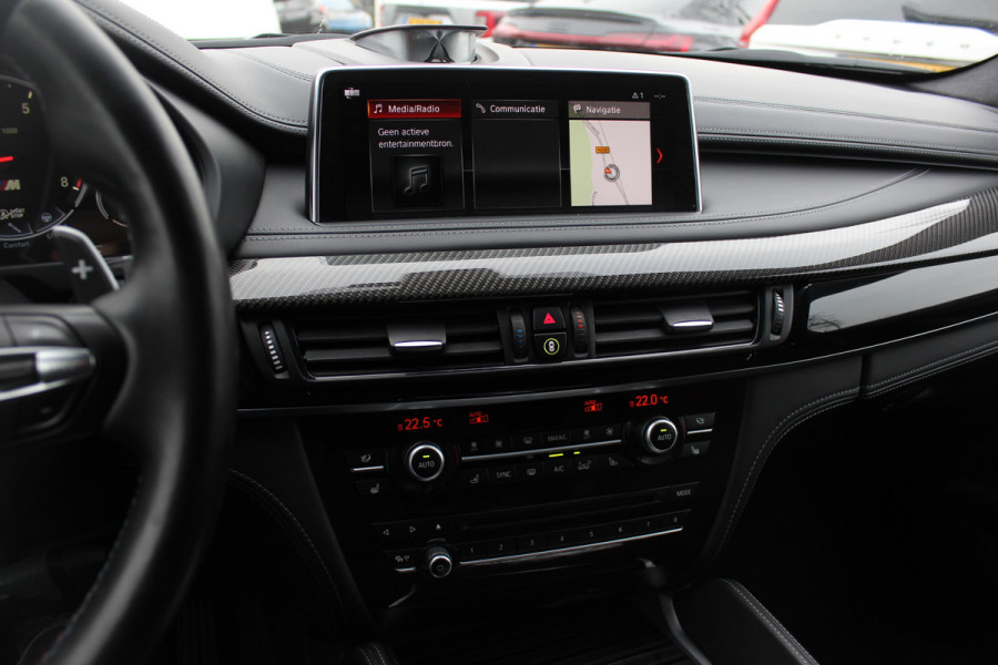 BMW X6 M / NL Auto! / Full option! / Trekhaak / Schuifdak / 360Camera / Carbon intr. / B&O / Softclose / Leder / 21'' / Standkachel / Entertainment System / Luchtvering / Stoelventilatie
