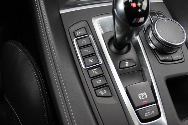 BMW X6 M / NL Auto! / Full option! / Trekhaak / Schuifdak / 360Camera / Carbon intr. / B&O / Softclose / Leder / 21'' / Standkachel / Entertainment System / Luchtvering / Stoelventilatie