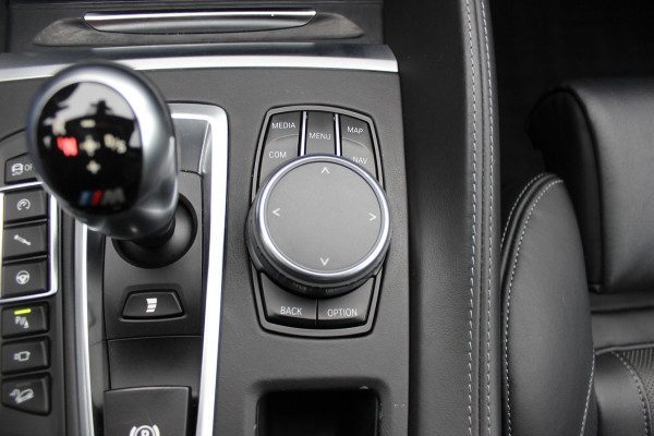 BMW X6 M / NL Auto! / Full option! / Trekhaak / Schuifdak / 360Camera / Carbon intr. / B&O / Softclose / Leder / 21'' / Standkachel / Entertainment System / Luchtvering / Stoelventilatie
