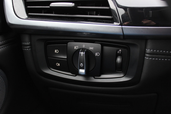 BMW X6 M / NL Auto! / Full option! / Trekhaak / Schuifdak / 360Camera / Carbon intr. / B&O / Softclose / Leder / 21'' / Standkachel / Entertainment System / Luchtvering / Stoelventilatie