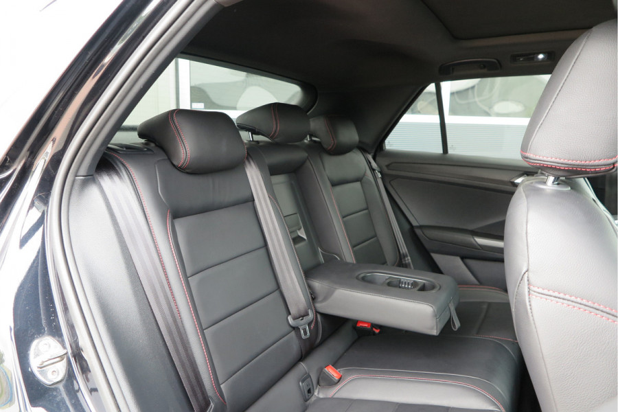 Volkswagen T-Roc 1.5 TSI 150pk DSG Sport Business R-Line , Pano , Virtual , Xenon, Leder, Navi , Carplay , LMV, PDC, Camera etc. etc