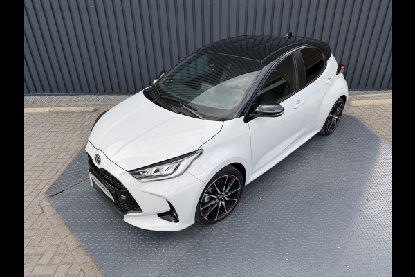 Toyota Yaris 1.5 Hybrid GR Sport / Bi tone | UNIEK 8.700 km!!! | JBL | PDC V+A | Head-up | Rijklaar!!