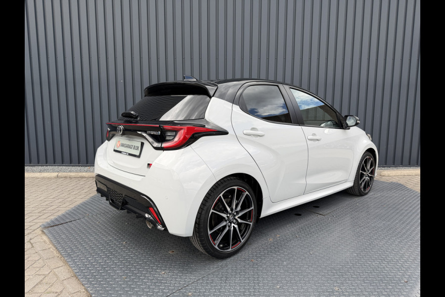 Toyota Yaris 1.5 Hybrid GR Sport / Bi tone | UNIEK 8.700 km!!! | JBL | PDC V+A | Head-up | Rijklaar!!