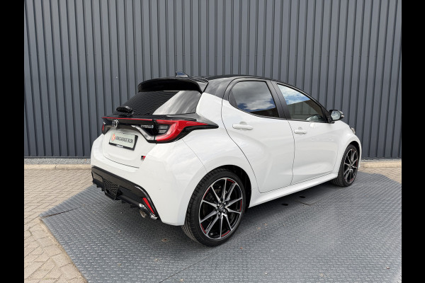 Toyota Yaris 1.5 Hybrid GR Sport / Bi tone | UNIEK 8.700 km!!! | JBL | PDC V+A | Head-up | Rijklaar!!