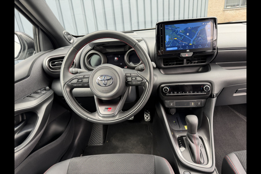 Toyota Yaris 1.5 Hybrid GR Sport / Bi tone | UNIEK 8.700 km!!! | JBL | PDC V+A | Head-up | Rijklaar!!