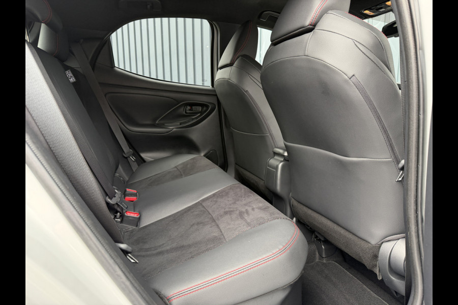 Toyota Yaris 1.5 Hybrid GR Sport / Bi tone | UNIEK 8.700 km!!! | JBL | PDC V+A | Head-up | Rijklaar!!