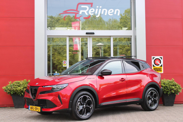 Alfa Romeo junior ELETTRICA SPECIALE 156PK 54 kWh | PANORAMISCH SCHUIF/KANTEL DAK | BICOLOR DAK (ZWART DAK) | WARMTEPOMP | TECHNOLOGIE PAKKET (O.A. FULL LED ADAPTIVE MATRIX KOPLAMPEN/DODEHOEK DETECTIE/DRAADLOZE TELEFOONLADER/ACHTERUITRIJ CAMERA/PARKEERSENSOREN VOOR, ACHTER,ZIJKANT) | DRAADLOZE APPLE CARPLAY/ANDROID AUTO | CLIMATE CONTROL | ELEKTRISCH BEDIENBARE ACHTERKLEP | STOEL VERWARMING | ELEKTRISCH BEDIENBARE VOORSTOEL MET MASSAGE FUNCTIE | VERKEERSBORDEN HERKENNING | ADAPTIVE CRUISE CONTROL | KEYLESS ENTRY/START | VOORRUIT VERWARMING |