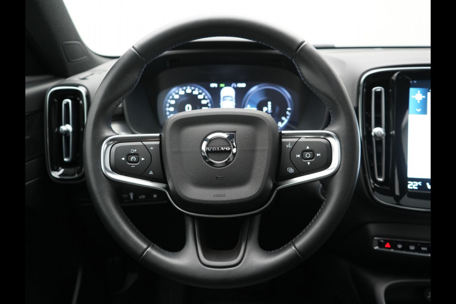 Volvo XC40 T5 Recharge Inscription PHEV 262pk Dealer O.H. | Trekhaak Af Fabriek | Panodak | Adaptive Cruise | 360 Camera | Harman / Kardon | Stoelen Memory & Verwarmd | Keyless | Blis | Apple Carplay | Naviatie