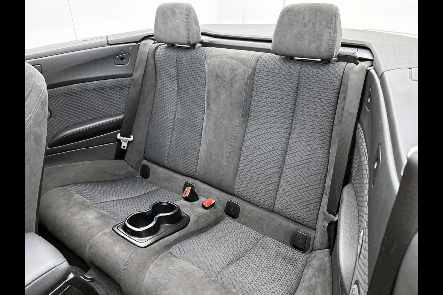 BMW 2 Serie Cabrio 218i High Executive M-pakket (Volledig Dealer OnH, Camera, StoelV, Harman/ Kardon, Navi Pro, Lane Assist, Etc)