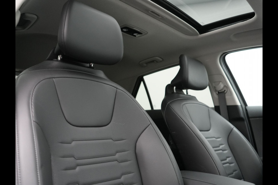Kia Niro EV DynamicPlusLine 64.8 kWh 204pk | Panodak | Head Up | Adaptive Cruise | Camera | Lederen Sportstoelen & Stuur Verwarmd | Keyless | Blis | Sfeerverlichting | Apple Carplay | Navigatie | DAB |