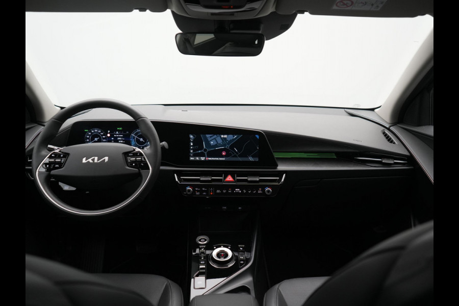 Kia Niro EV DynamicPlusLine 64.8 kWh 204pk | Panodak | Head Up | Adaptive Cruise | Camera | Lederen Sportstoelen & Stuur Verwarmd | Keyless | Blis | Sfeerverlichting | Apple Carplay | Navigatie | DAB |