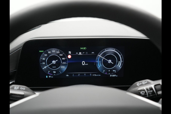 Kia Niro EV DynamicPlusLine 64.8 kWh 204pk | Panodak | Head Up | Adaptive Cruise | Camera | Lederen Sportstoelen & Stuur Verwarmd | Keyless | Blis | Sfeerverlichting | Apple Carplay | Navigatie | DAB |