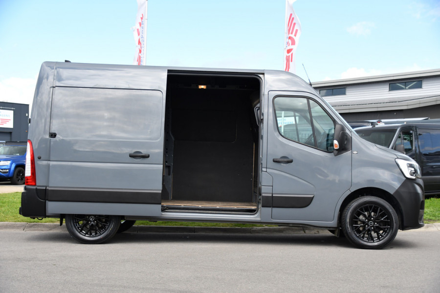 Renault Master T35 2.3 dCi 150 L2H2 PB Edition Camera, Cruise, LED, 150pk, Multimedia, LED, Trekhaak, NAVI, Uniek!