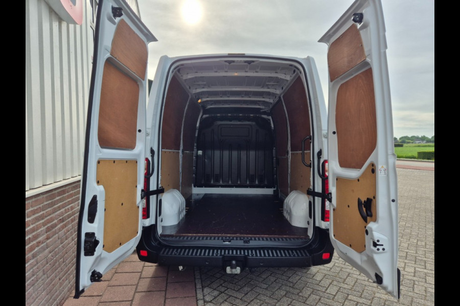 Renault Master L2H2 2,3 dci 135 Pk Euro 6 35.693 Km!! PDC Camera Navi 2500 Kg Trekgewicht