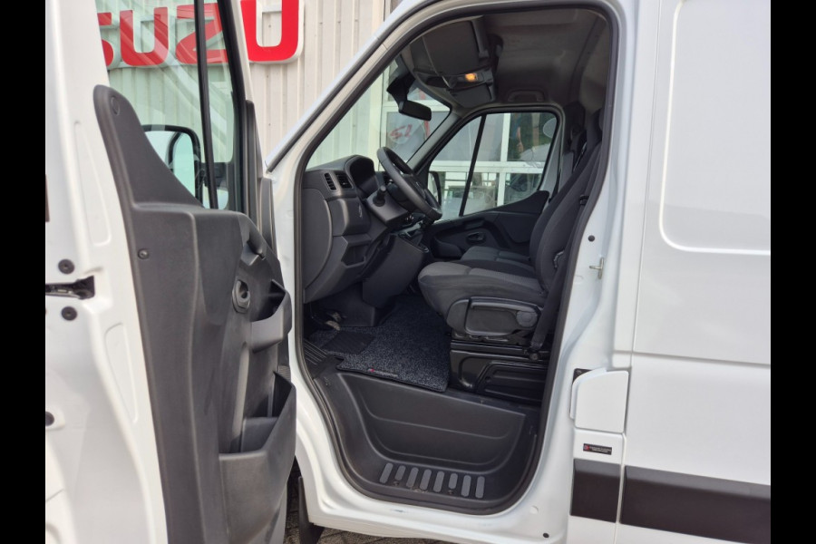 Renault Master L2H2 2,3 dci 135 Pk Euro 6 35.693 Km!! PDC Camera Navi 2500 Kg Trekgewicht