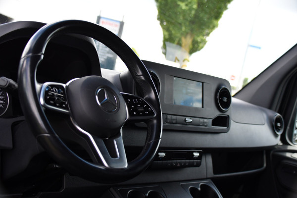 Mercedes-Benz Sprinter 317 1.9 CDI L2H1 RWD Black Edition Adaptieve Cruise, Camera, LED, Carplay, 3500kg Trekhaak, Stoelverwarming, Standkachel, Softclose, Automaat, Uniek!