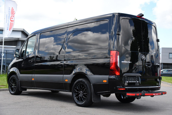 Mercedes-Benz Sprinter 317 1.9 CDI L2H1 RWD Black Edition Adaptieve Cruise, Camera, LED, Carplay, 3500kg Trekhaak, Stoelverwarming, Standkachel, Softclose, Automaat, Uniek!