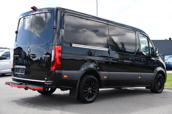 Mercedes-Benz Sprinter 317 1.9 CDI L2H1 RWD Black Edition Adaptieve Cruise, Camera, LED, Carplay, 3500kg Trekhaak, Stoelverwarming, Standkachel, Softclose, Automaat, Uniek!