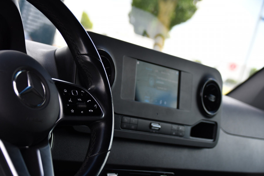 Mercedes-Benz Sprinter 317 1.9 CDI L2H1 RWD Black Edition Adaptieve Cruise, Camera, LED, Carplay, 3500kg Trekhaak, Stoelverwarming, Standkachel, Softclose, Automaat, Uniek!