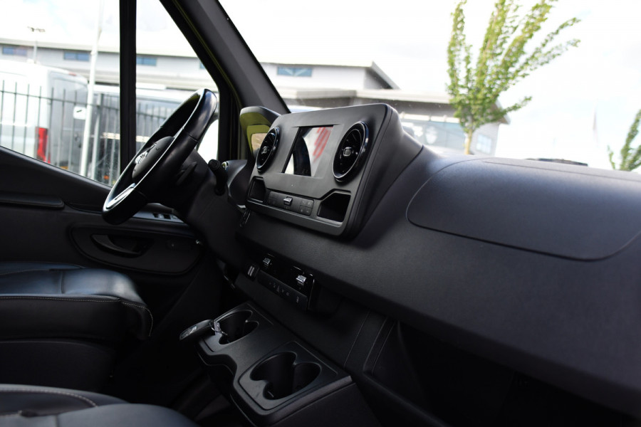 Mercedes-Benz Sprinter 317 1.9 CDI L2H1 RWD Black Edition Adaptieve Cruise, Camera, LED, Carplay, 3500kg Trekhaak, Stoelverwarming, Standkachel, Softclose, Automaat, Uniek!