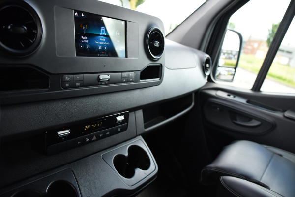 Mercedes-Benz Sprinter 317 1.9 CDI L2H1 RWD Black Edition Adaptieve Cruise, Camera, LED, Carplay, 3500kg Trekhaak, Stoelverwarming, Standkachel, Softclose, Automaat, Uniek!