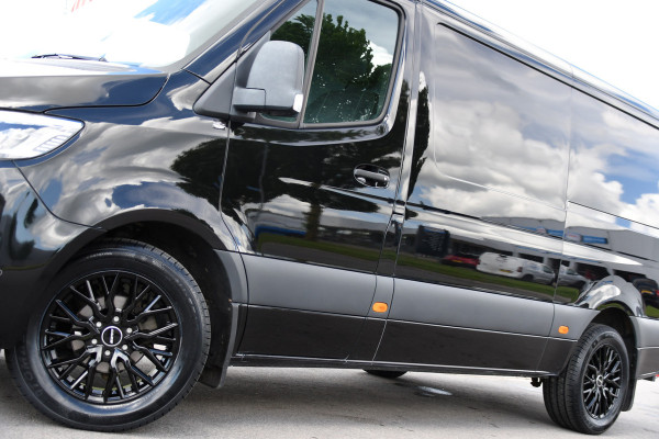 Mercedes-Benz Sprinter 317 1.9 CDI L2H1 RWD Black Edition Adaptieve Cruise, Camera, LED, Carplay, 3500kg Trekhaak, Stoelverwarming, Standkachel, Softclose, Automaat, Uniek!