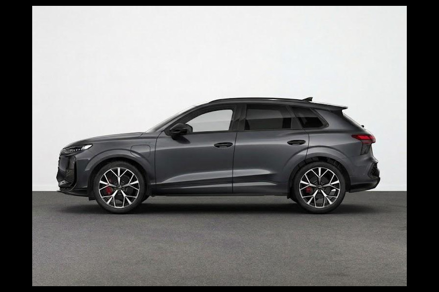 Audi Q3 S edition e-hybrid 272 pk | Techniekpakket Pro | Matrix LED koplampen | S line met microvezel sportstoelen | Optiekpakket zwart-glanzend |